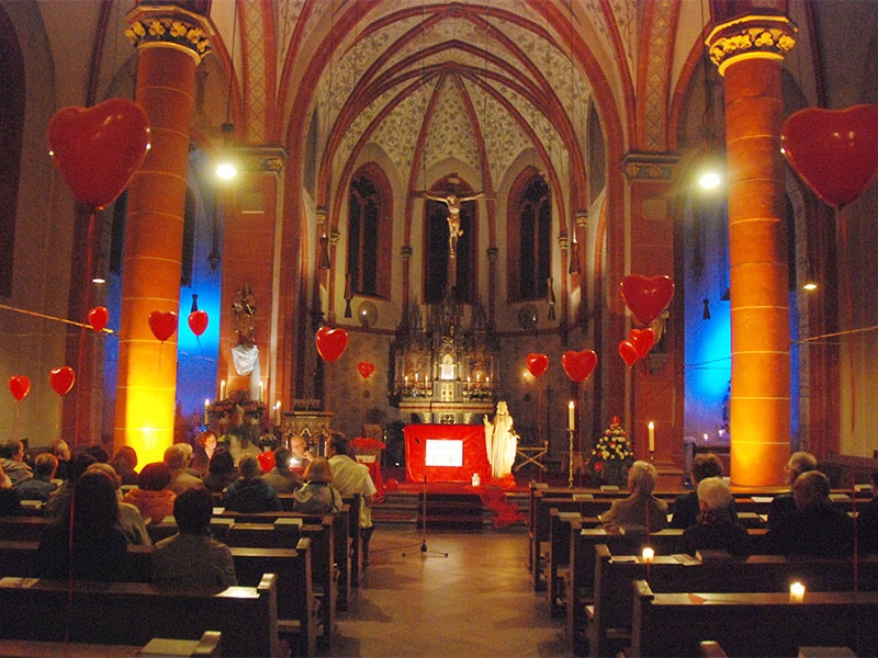 Unter dem Motto  stand „Mein Herz schlägt für Dich“ das Programm in der Herz Jesu – Kirche in Püttlingen-Köllerbach. Foto: Bip/ Schneider 
