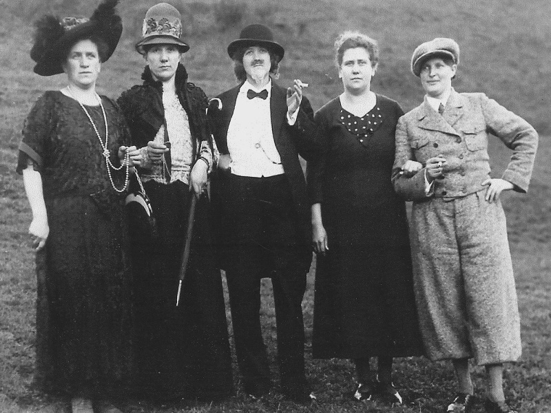 Theateraufführung der Frauenhilfe Walpershofen im Jahr 1928, Foto: Landesarchiv Saarbrücken, Nachlass Brandstetter