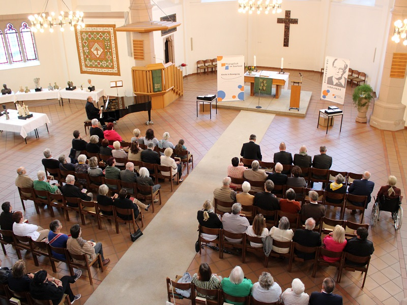 Zur Feierstunde, die von Nino Deda am Flügel begleitet wurde, war die Christuskirche fast voll besetzt, Fotos: evks/Eulenstein