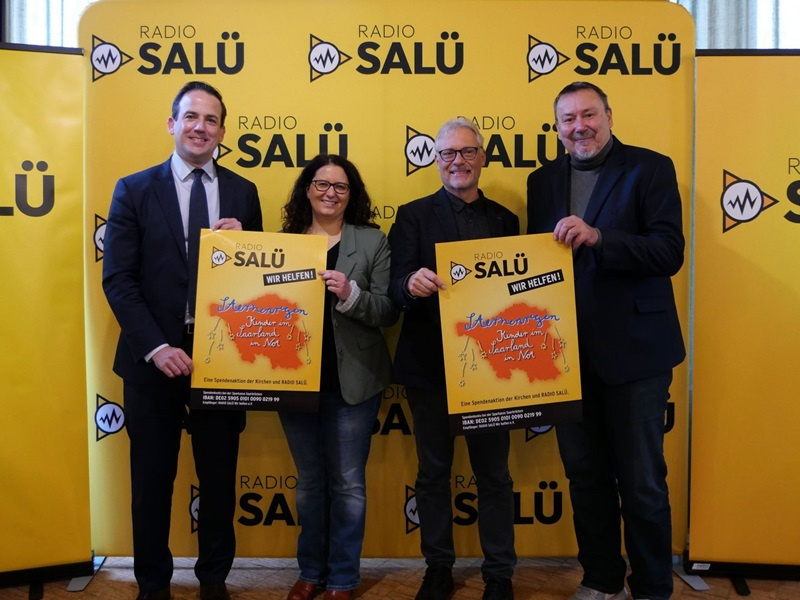 David Lindemann (Chef der Staatskanzlei), Tanja Klaus (Haus der Diakonie), Wolfgang Glitt (Vorsitzender RADIO SALÜ Wir helfen e.V.) und Axel Musolff (RADIO SALÜ), foto: RADIO SALÜ