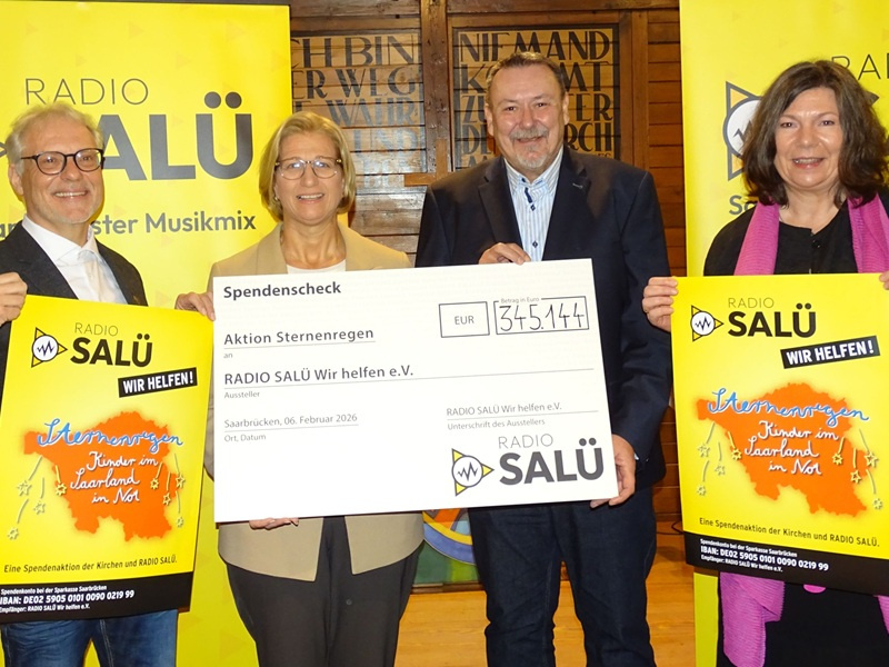 Wolfgang Glitt (Verein RADIO SALÜ Wir helfen e.V.), Ministerpräsidentin Anke Rehlinger, Axel Musolff (RADIO SALÜ) und Anne Fennel (Diakonie Saar), Foto: RADIO SALÜ