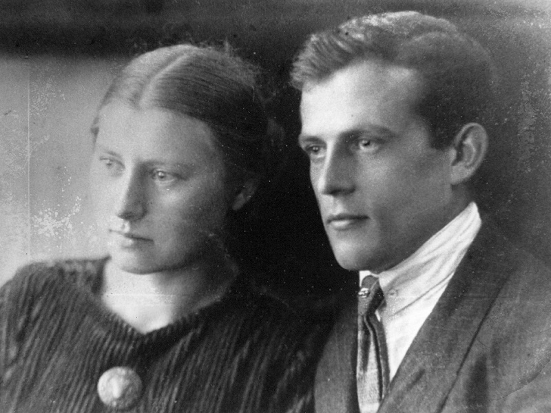 Paul Schneider (r.) mit seiner späteren Ehefrau im Oktober 1922, Foto: gemeinfrei